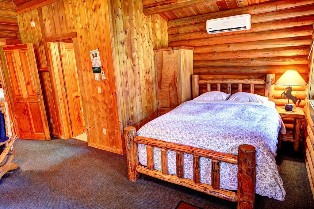 North Forty Resort コロンビア・フォールズ エクステリア 写真
