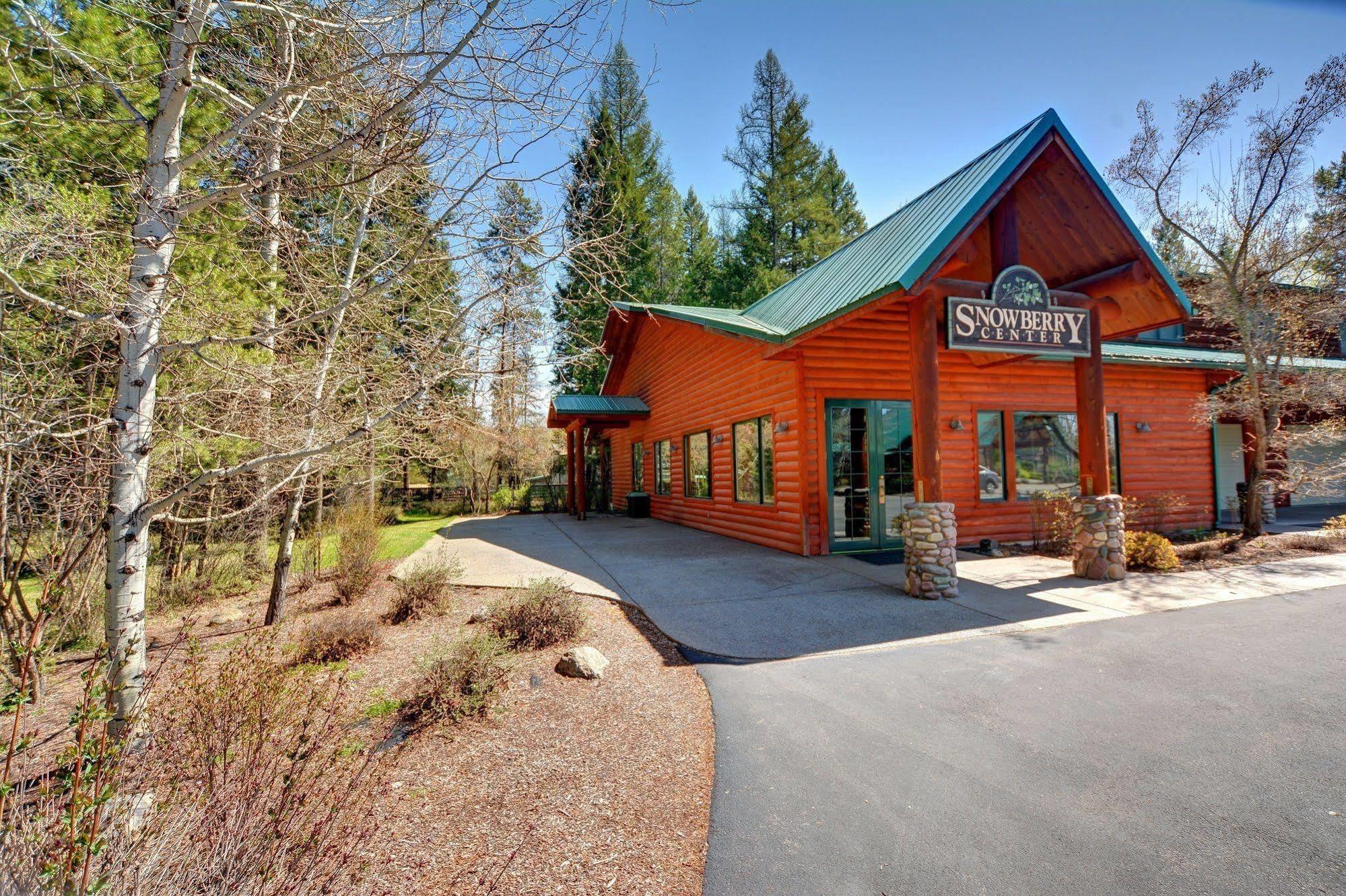 North Forty Resort コロンビア・フォールズ エクステリア 写真