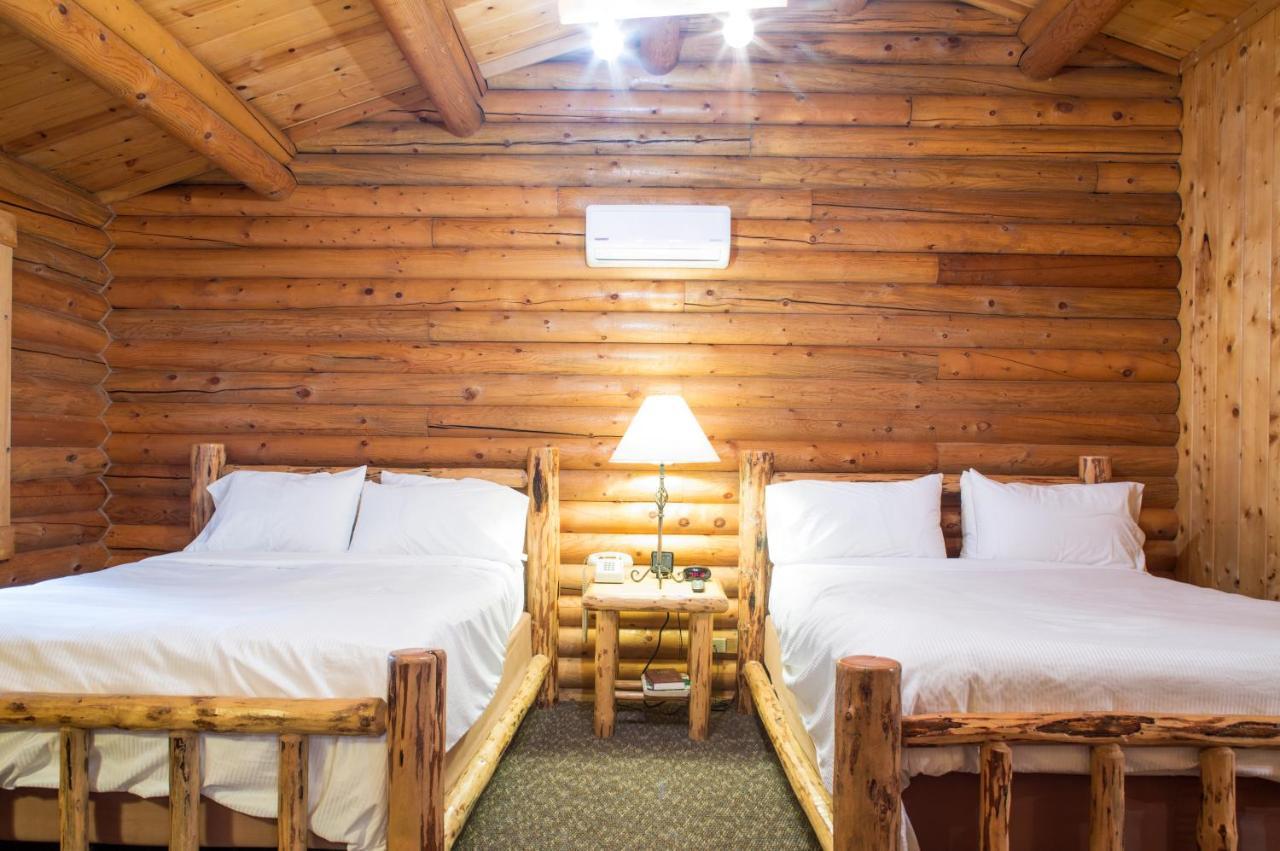 North Forty Resort コロンビア・フォールズ エクステリア 写真