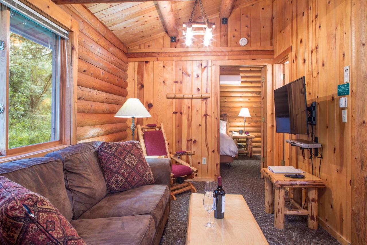 North Forty Resort コロンビア・フォールズ エクステリア 写真