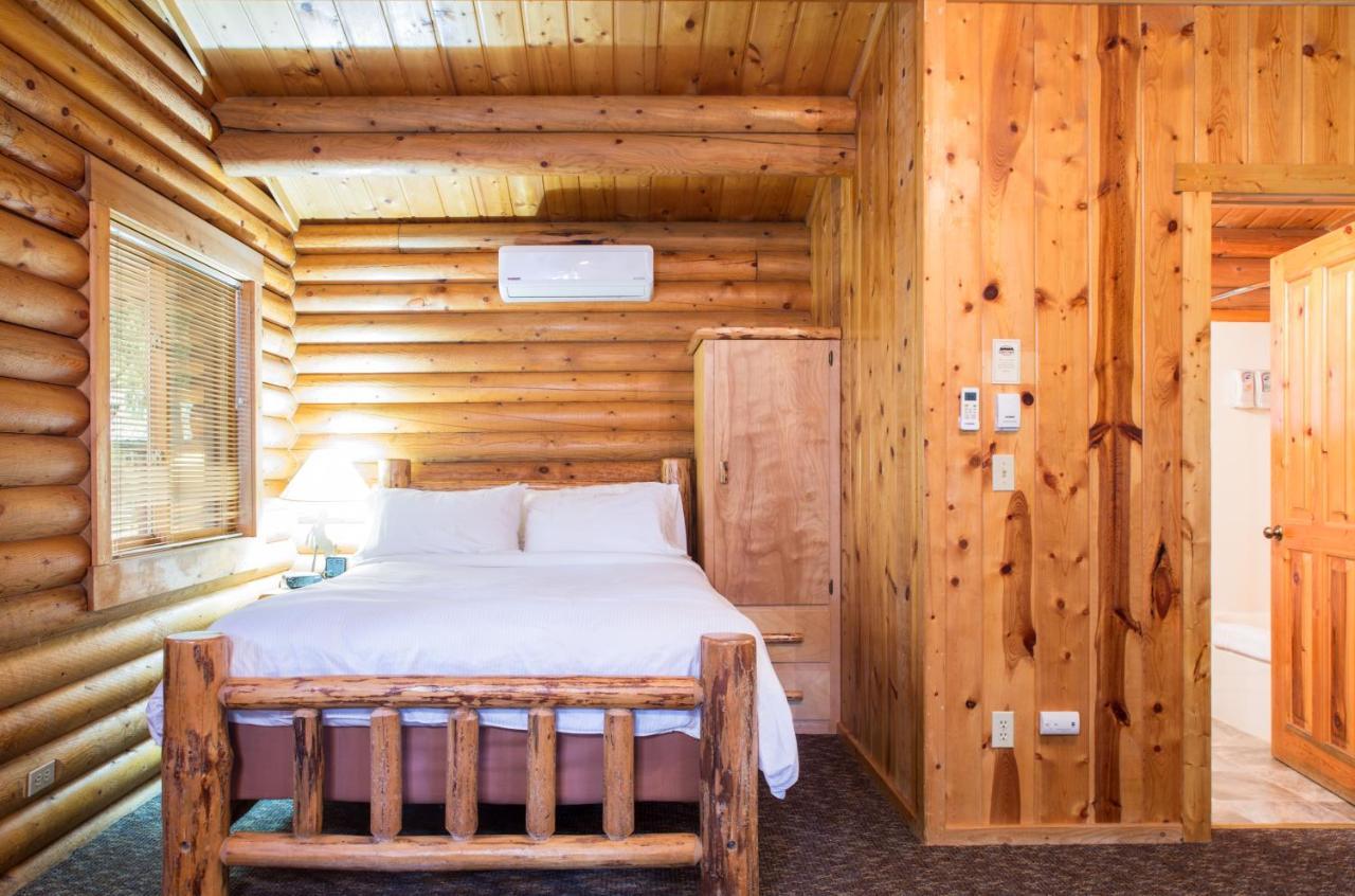 North Forty Resort コロンビア・フォールズ エクステリア 写真
