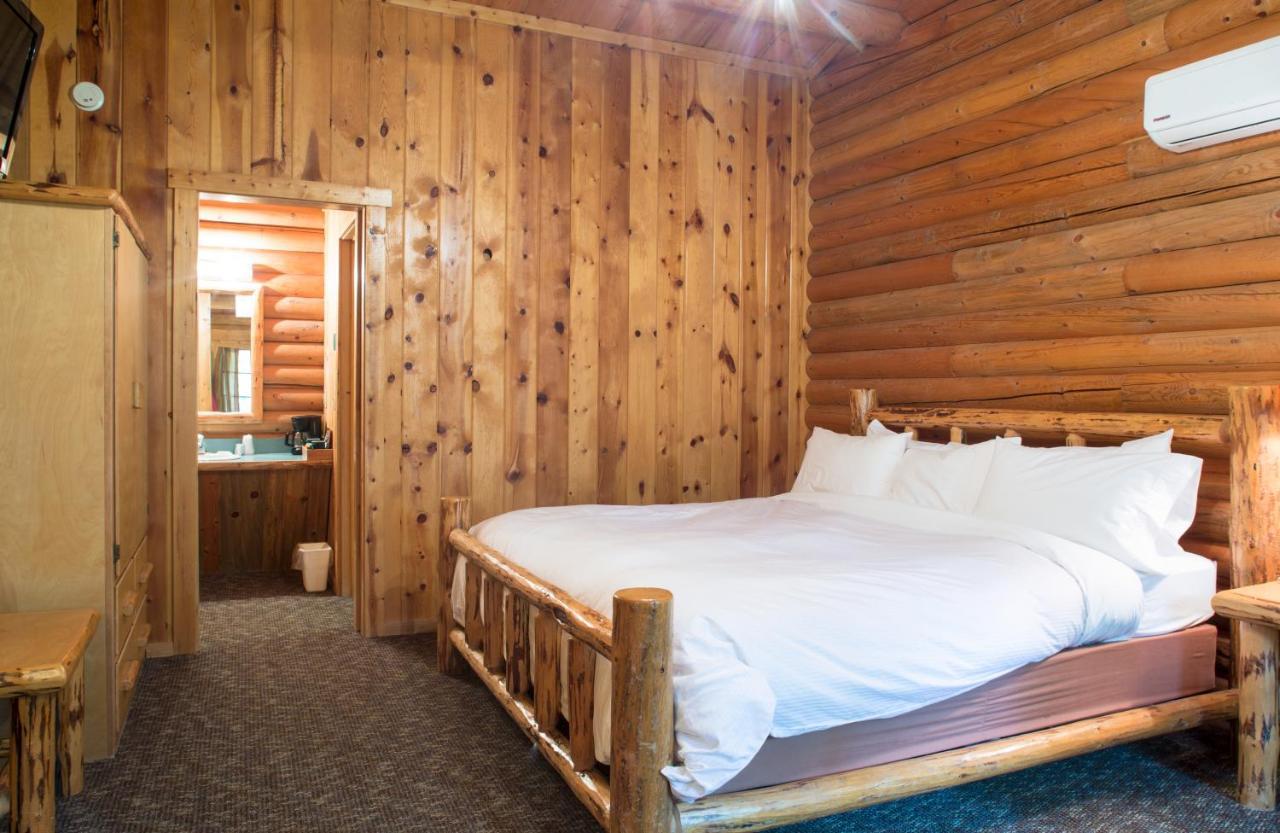 North Forty Resort コロンビア・フォールズ エクステリア 写真
