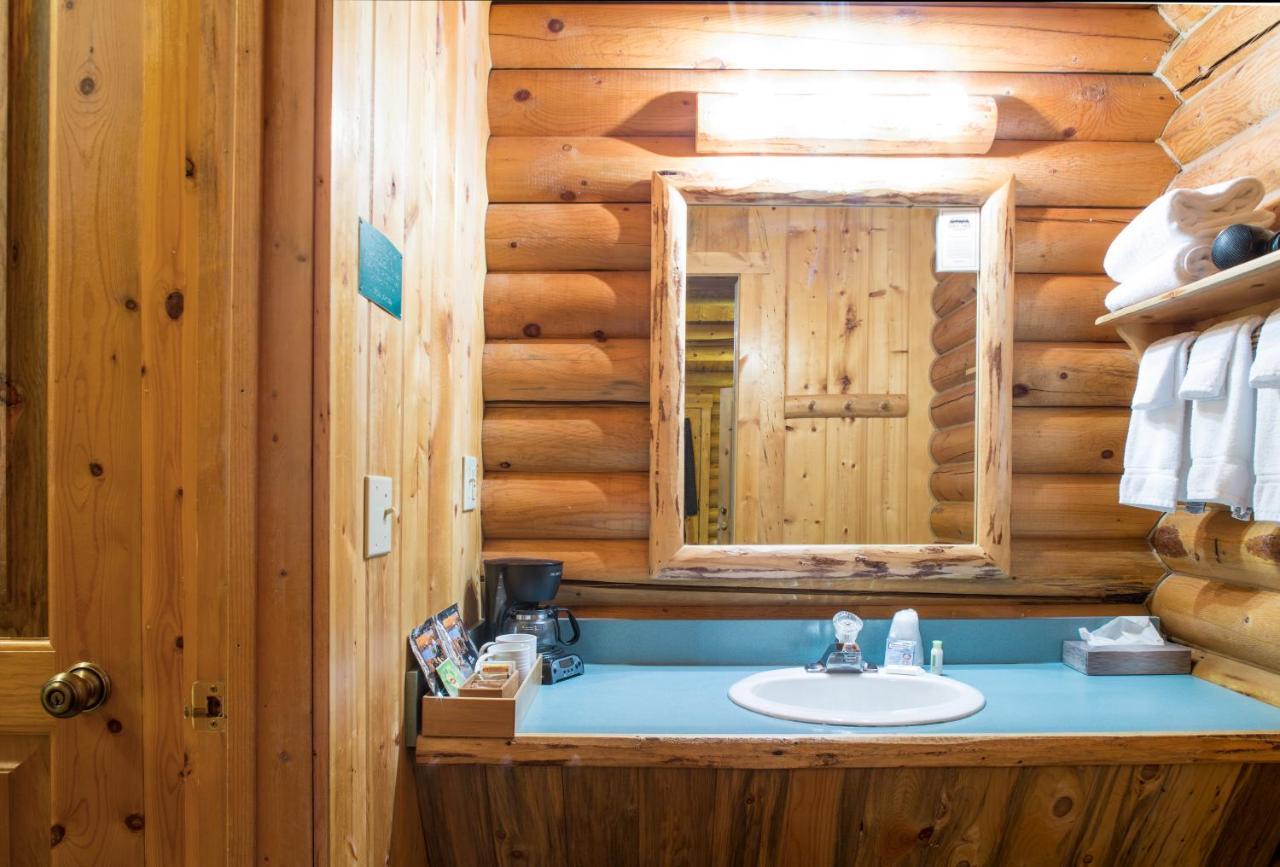 North Forty Resort コロンビア・フォールズ エクステリア 写真