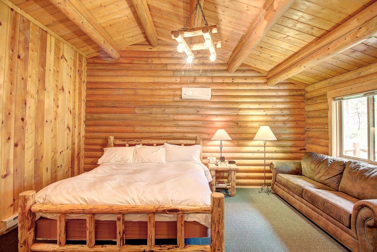 North Forty Resort コロンビア・フォールズ エクステリア 写真