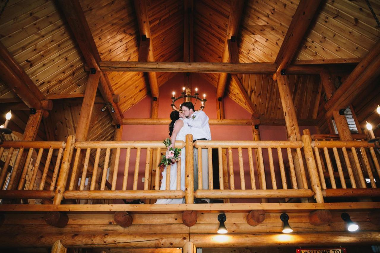 North Forty Resort コロンビア・フォールズ エクステリア 写真
