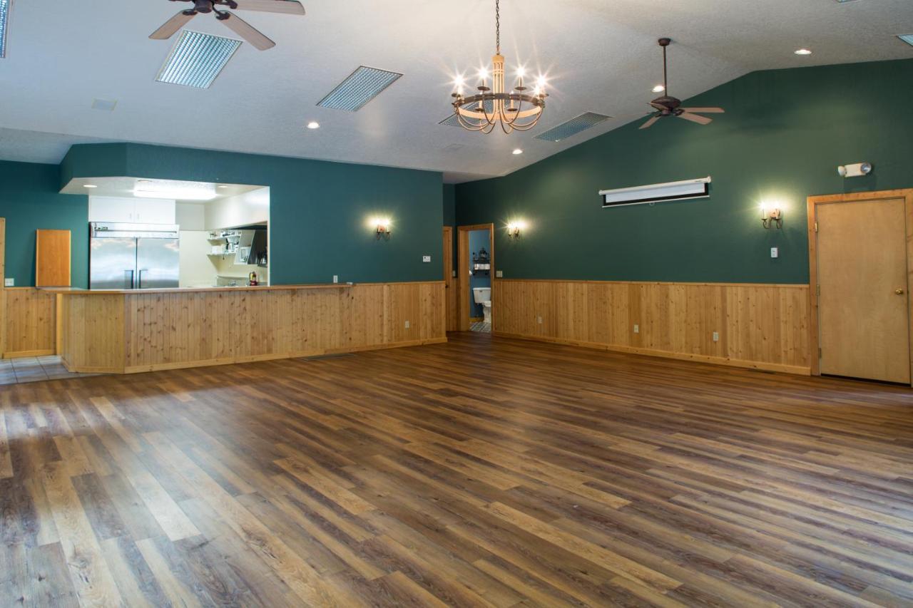 North Forty Resort コロンビア・フォールズ エクステリア 写真