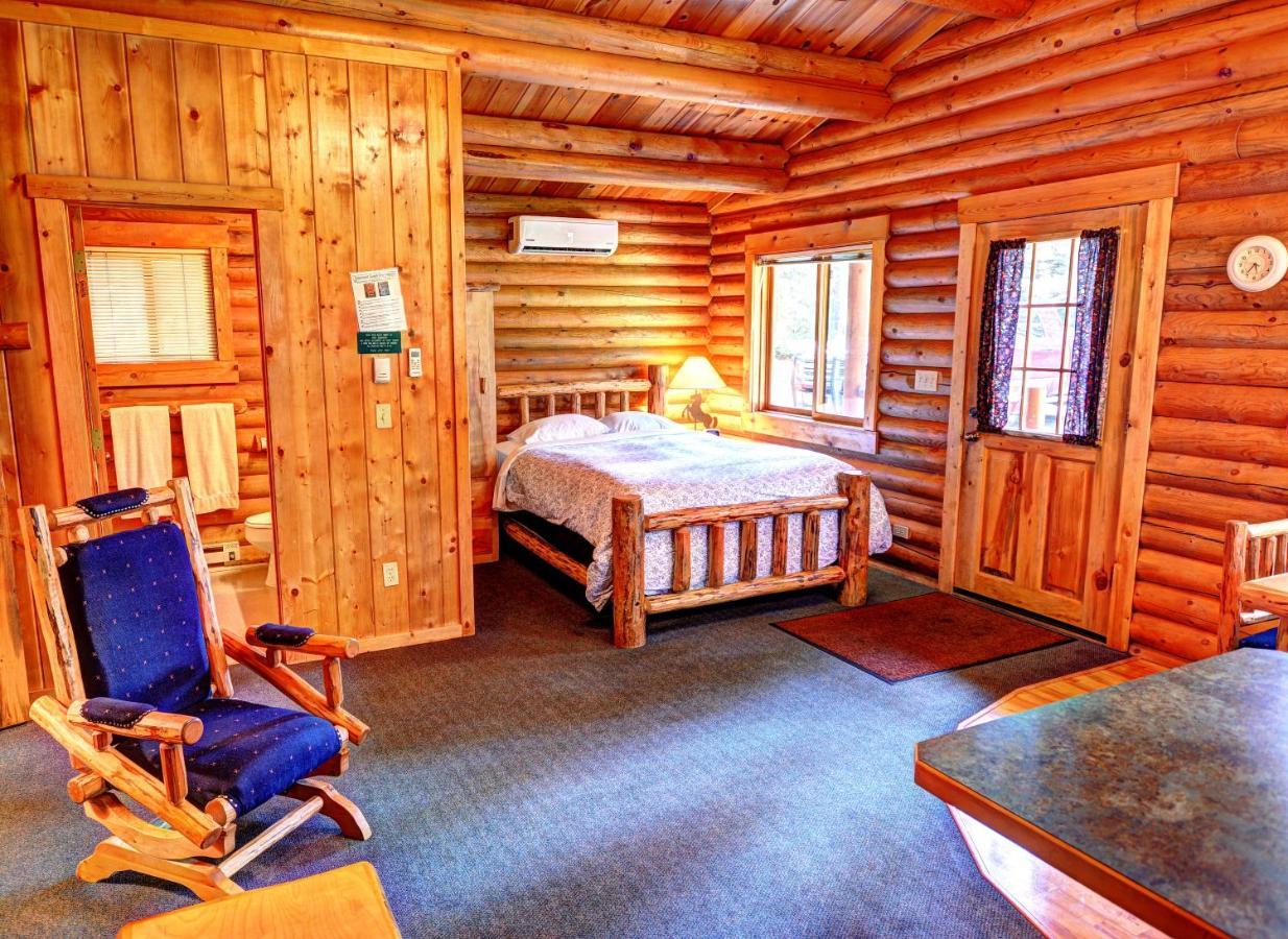 North Forty Resort コロンビア・フォールズ エクステリア 写真